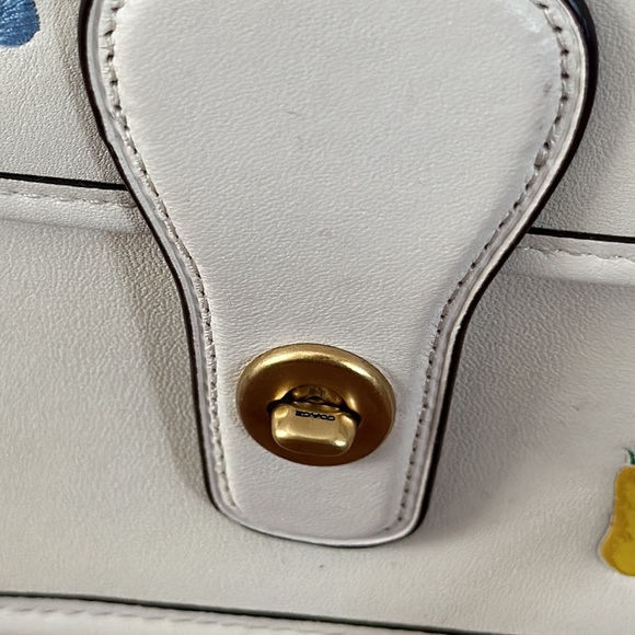 coach embroidered Willis purse w/dustbag - Picture 15 of 16